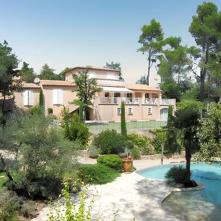 Villa Spacieuse Avec Piscine A Saint Maximin Exterior foto
