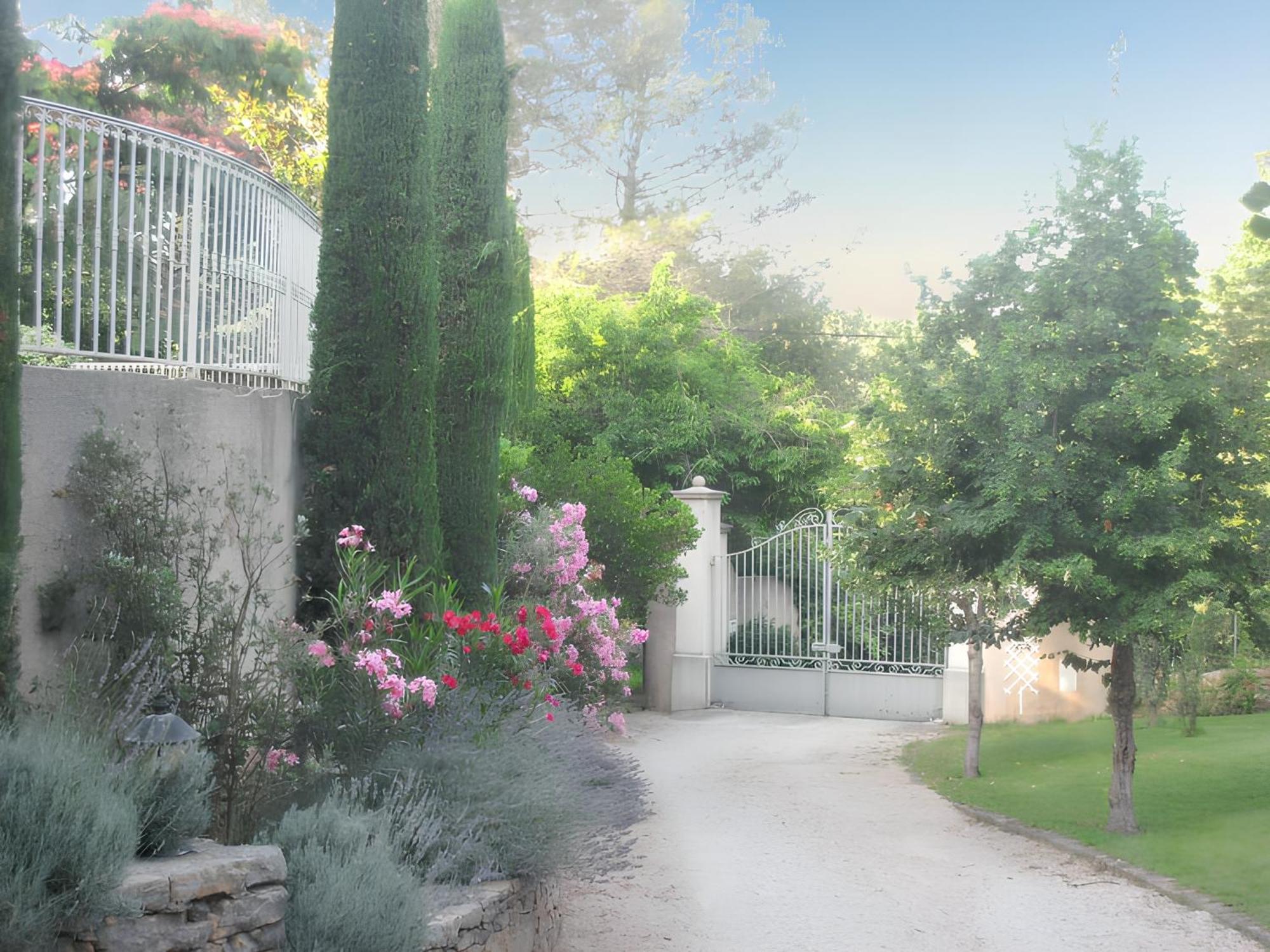 Villa Spacieuse Avec Piscine A Saint Maximin Exterior foto